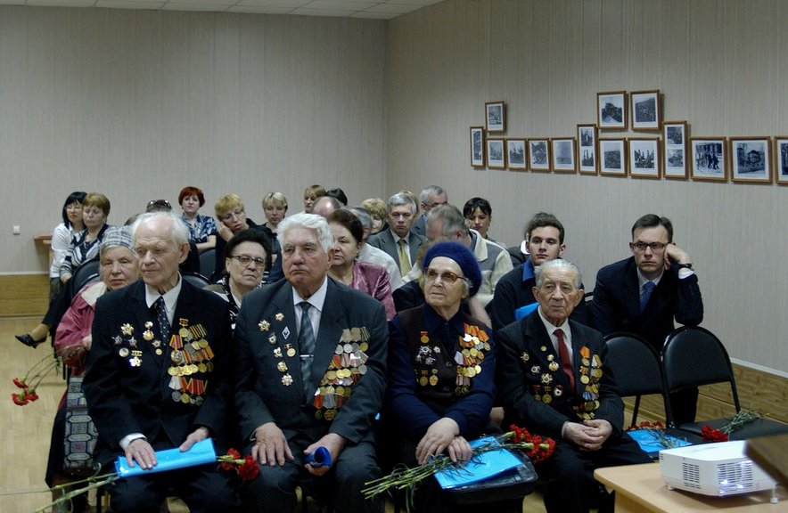 Заседание Научного совета «Человек на войне», посвященного 65-летию Победы. Первый ряд слева направо: Юшков Б.В., Цоков Н.Е., Письменная А.С., Титов Е.Д. 28 апреля 2010 г.