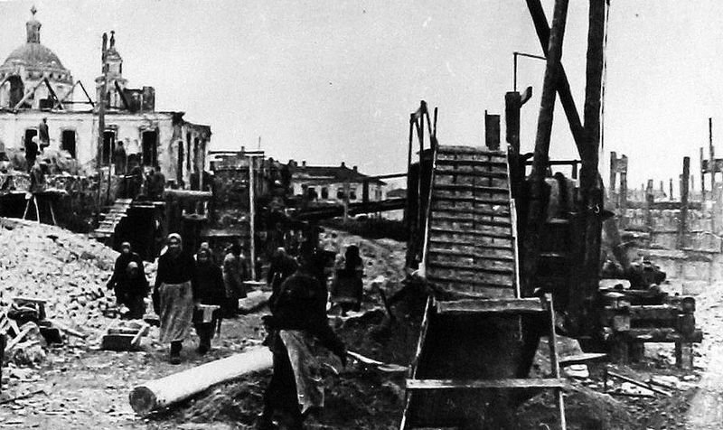 Трудящиеся Орла на восстановлении города. Ноябрь 1943 г. Коллекция фотодокументов ГАОО
