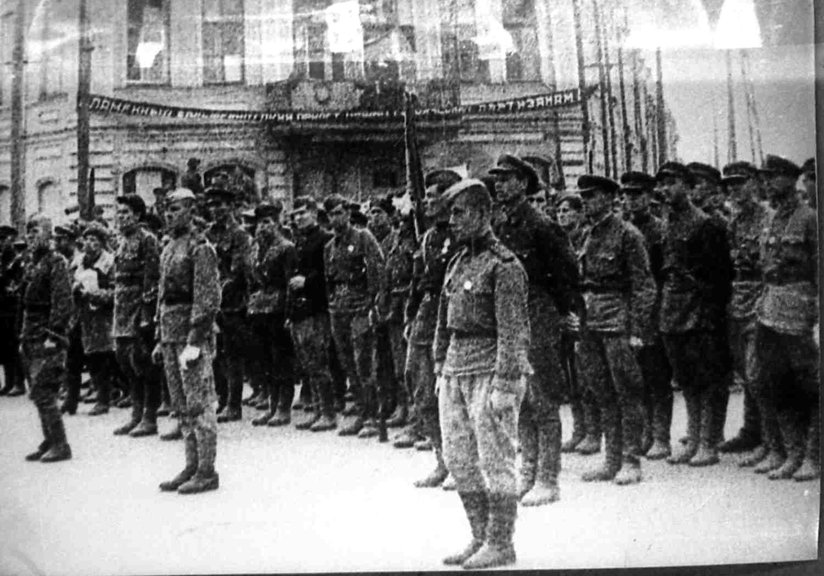 Митинг партизан в Орле. 19 сентября 1943 г.